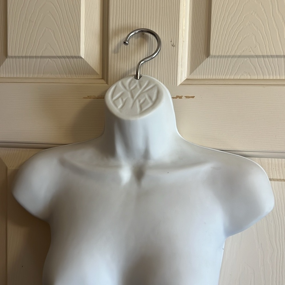 Top Mannequin - image 1